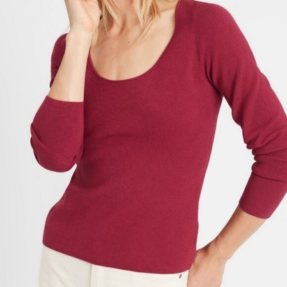 Banana Republic Women's Cranberry Wine Red Scoop Neck Fitted Sweater Size Small - Picture 1 of 7